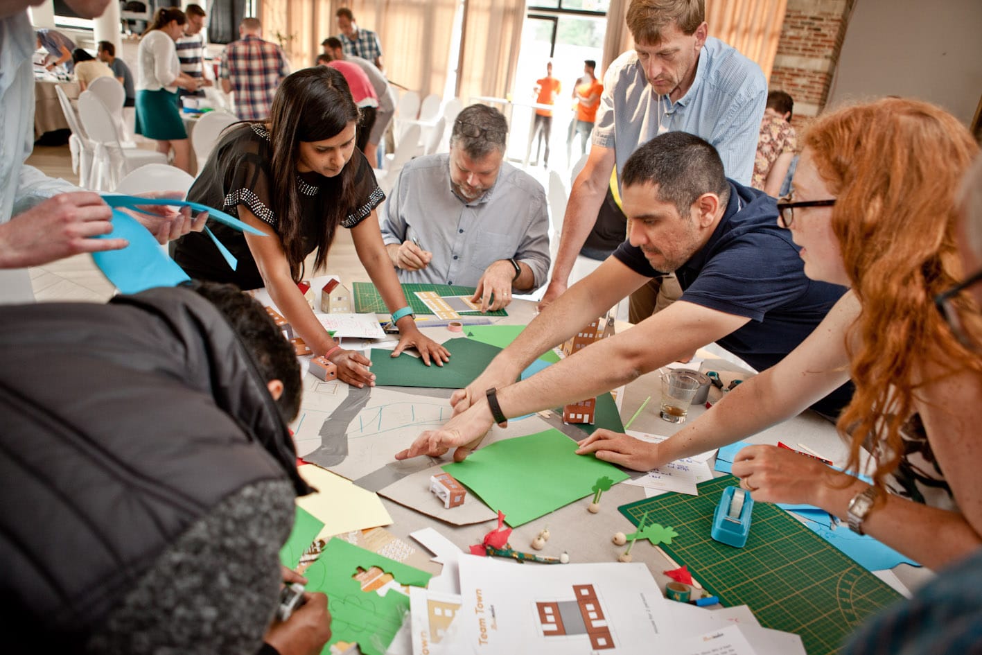 Hybrid team working together in person during a Moodmaker teambuilding